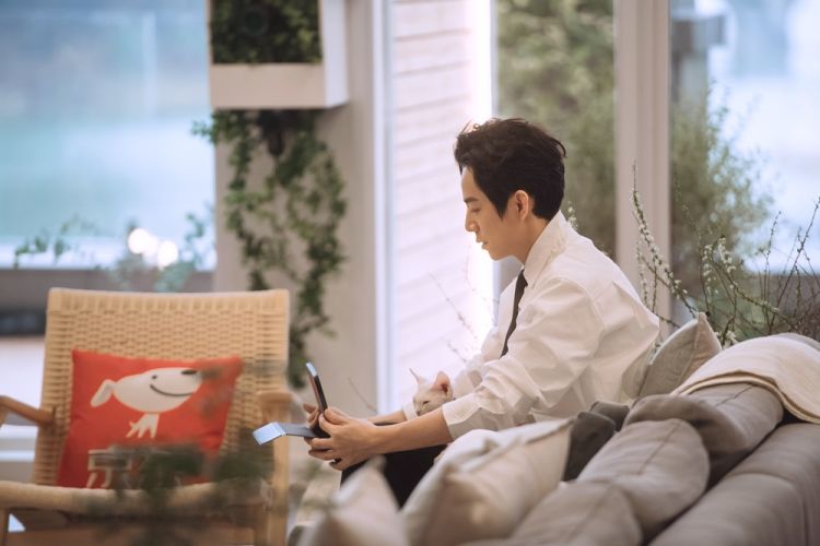 千玺@《朋友请听好》易烊千玺胖了十斤 被调侃要改名易“饿”千玺