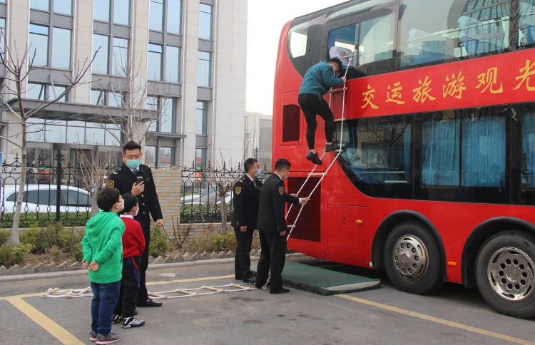「扫码」交通安全课采用“云教学” 中小学生扫码即可“亲临”现场