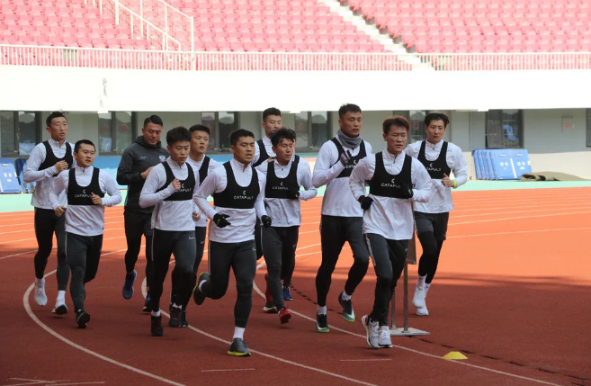 合练■新赛季中超联赛何时开启是未知数 黄海俩外援等待检测结果