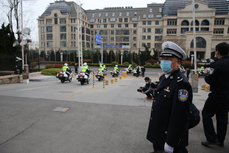 [援鄂]英雄凯旋！青岛交警“最高礼遇”迎接援鄂医疗队返青