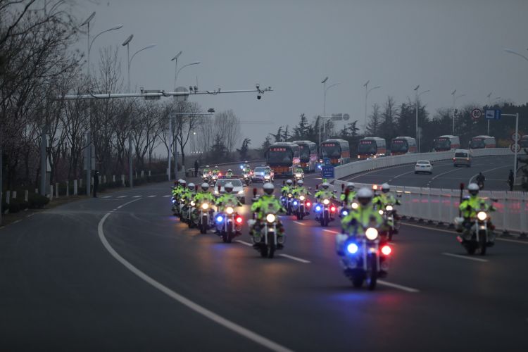 [援鄂]英雄凯旋！青岛交警“最高礼遇”迎接援鄂医疗队返青