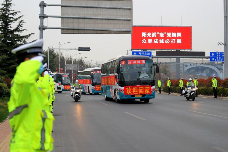 [援鄂]英雄凯旋！青岛交警“最高礼遇”迎接援鄂医疗队返青