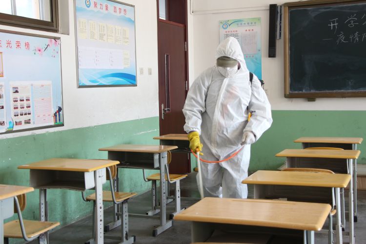 「环秀」即墨环秀中学老师当“学生” 制作流程图演练复学时