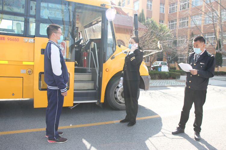 「环秀」即墨环秀中学老师当“学生” 制作流程图演练复学时