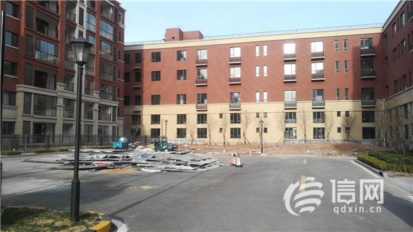 【天泰】新房交付绿化带变停车场 天泰时光印象：沙盘等只作展示性作用