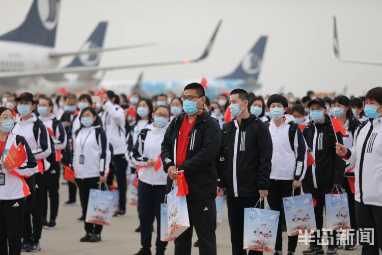 『援鄂』援鄂医疗队顺利凯旋 青岛交警最高礼遇接医务人员回家