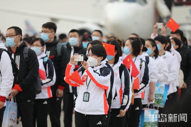 『援鄂』援鄂医疗队顺利凯旋 青岛交警最高礼遇接医务人员回家