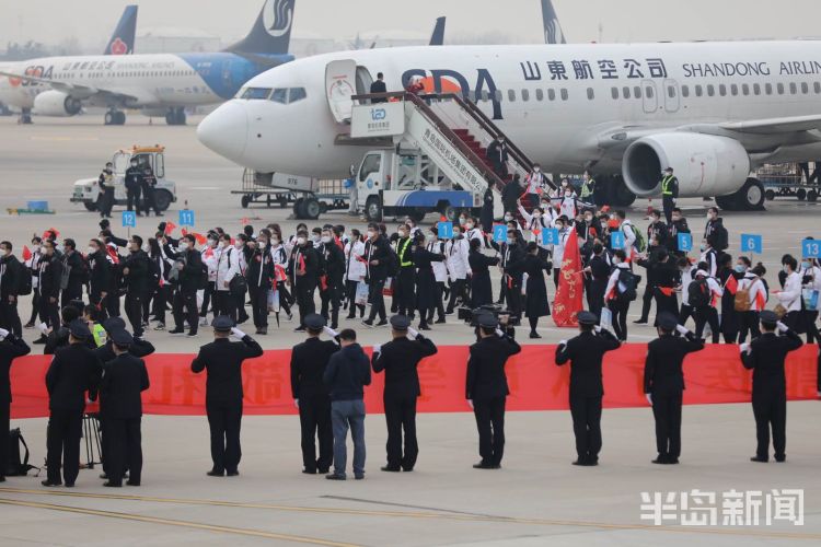 『援鄂』援鄂医疗队顺利凯旋 青岛交警最高礼遇接医务人员回家