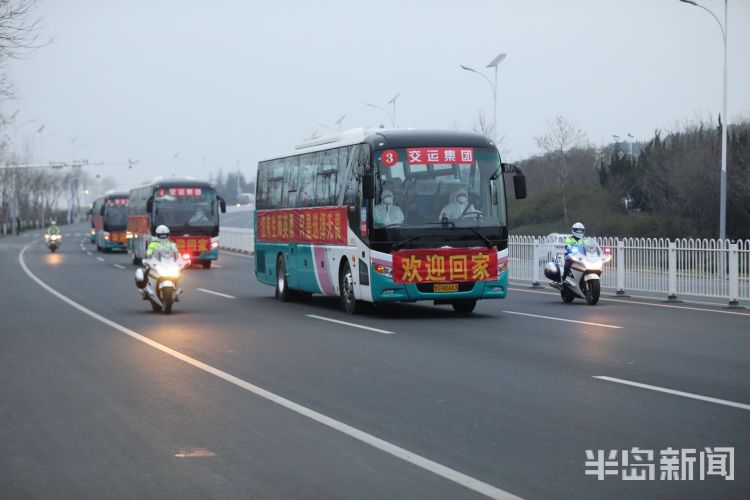 『援鄂』援鄂医疗队顺利凯旋 青岛交警最高礼遇接医务人员回家