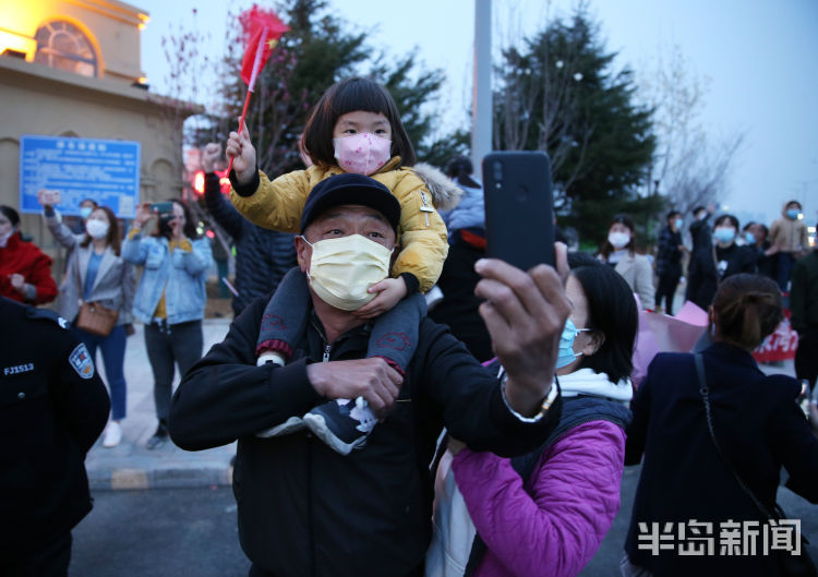 『援鄂』援鄂医疗队顺利凯旋 青岛交警最高礼遇接医务人员回家