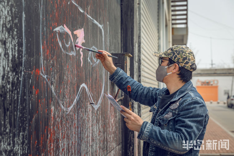 「岛城」青岛壁画高手墙绘战疫 钟南山院士肖像壁画最醒目