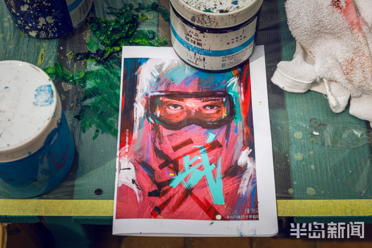 「岛城」青岛壁画高手墙绘战疫 钟南山院士肖像壁画最醒目