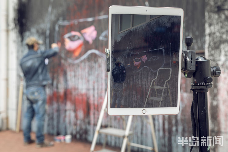 「岛城」青岛壁画高手墙绘战疫 钟南山院士肖像壁画最醒目