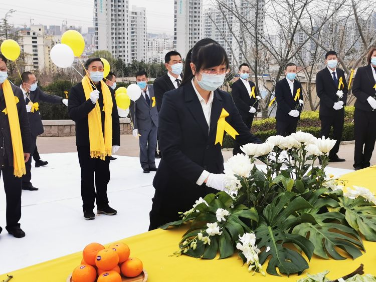 「代为」追思故人、慰藉生者 青岛市2020年清明节代为公祭仪式2日上午举行