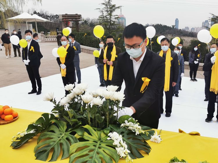 「代为」追思故人、慰藉生者 青岛市2020年清明节代为公祭仪式2日上午举行