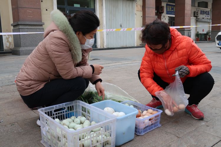 图说@城阳区10家便民市场恢复开放 摊主盼人气回升