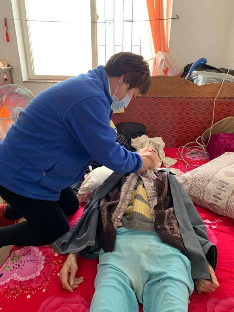 「300」哪里需要去哪里 爱心团队特殊时期为300位老人送上应急服务