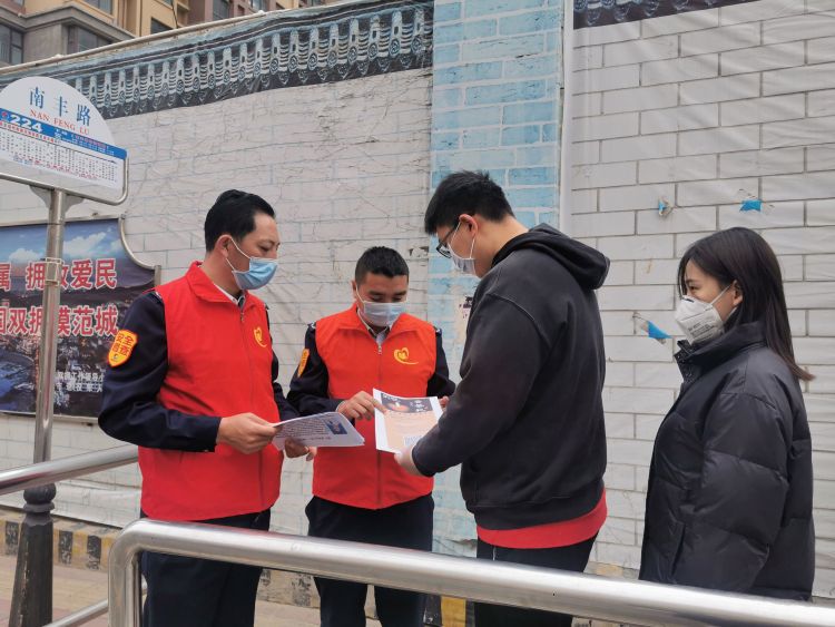 清明节：市北区“红叶红”志愿者走上街头 倡导清明节文明祭祀