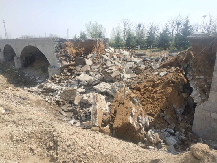 两镇■西海岸新区吉利河桥拆除重建工程启动 预计12月底前完工