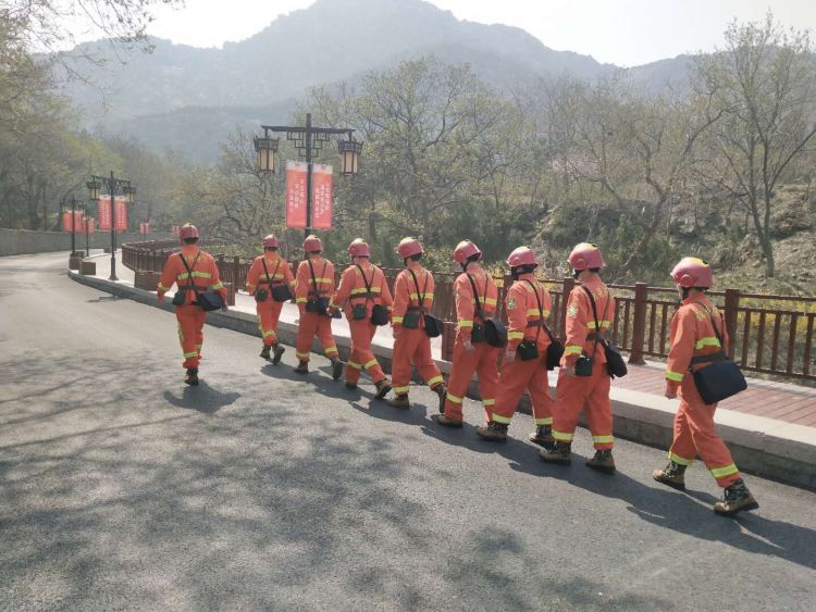 24@24小时轮班在岗 西海岸新区筑牢森林防火安全网