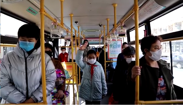 「默哀」青岛公共交通“停滞”三分钟 向逝者默哀 激励生者前行