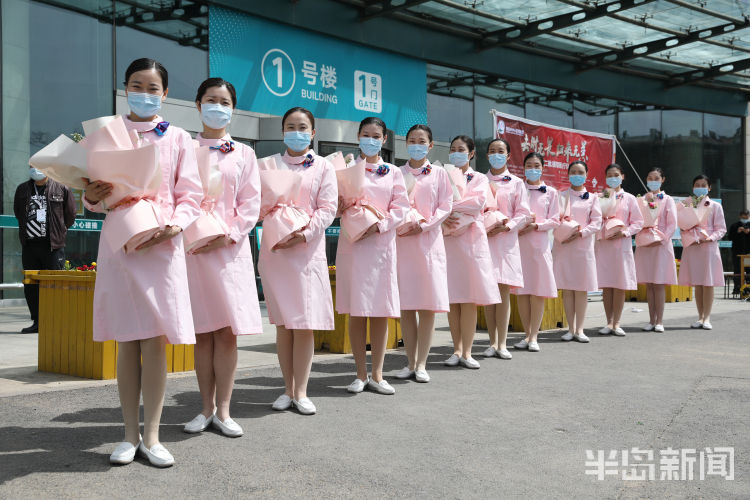 援鄂@青岛市12名援鄂医疗队员结束隔离返回家乡 与亲人同事团聚