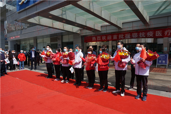 「援鄂」终于团圆啦！青岛第一批援鄂医疗队员结束隔离平安返青