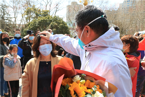 「援鄂」终于团圆啦！青岛第一批援鄂医疗队员结束隔离平安返青