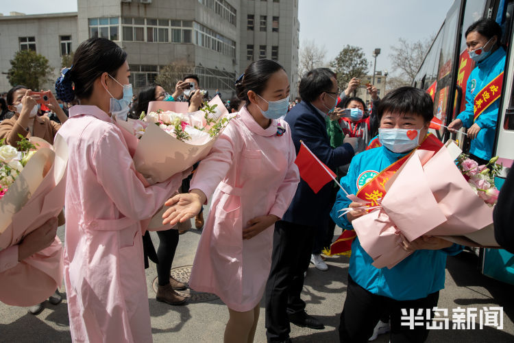 【归来】青岛市第二批援鄂医疗队英雄们凯旋 欢迎归来