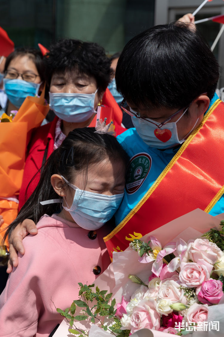 【归来】青岛市第二批援鄂医疗队英雄们凯旋 欢迎归来