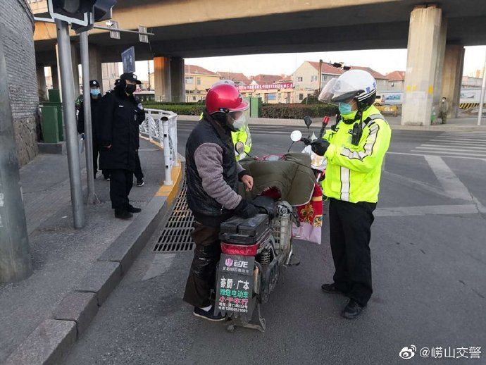 送餐@崂山交警提高警力投入 加大快递送餐车辆违法行为整治力度