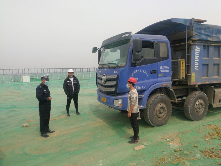 促生产：青岛交警市北大队深入重点建设项目工地 抓源头监管保复工促生产落实主体安全责任