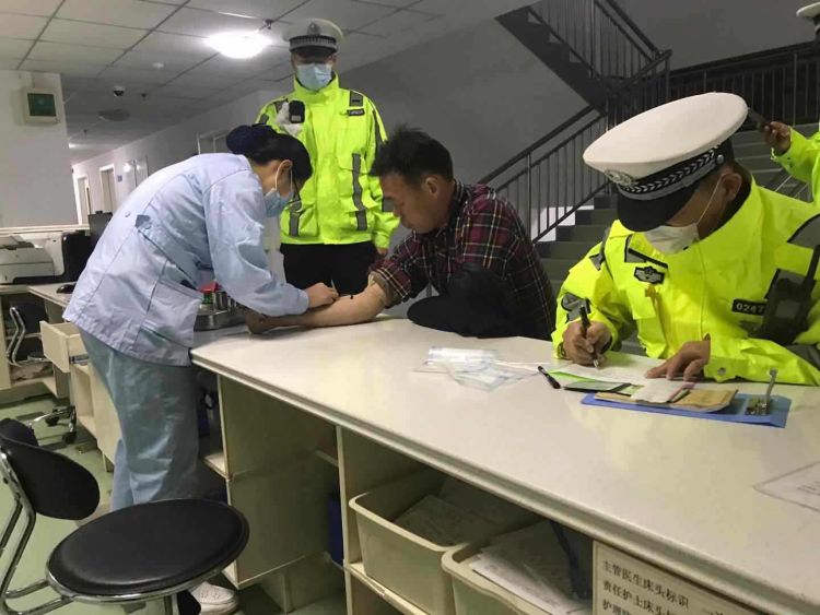 回家途中：喝酒聚餐醉驾回家途中被查 青岛一酒司机将面临刑事处罚