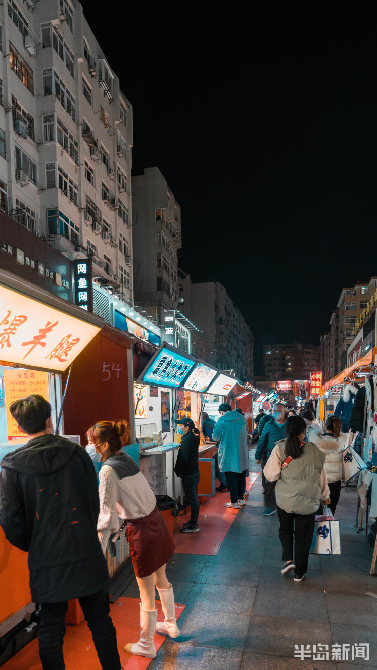 「疫霾」逛商场、品美食、听海观灯 疫霾消散夜色青岛“醒来了”