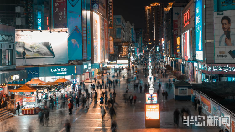 「疫霾」逛商场、品美食、听海观灯 疫霾消散夜色青岛“醒来了”