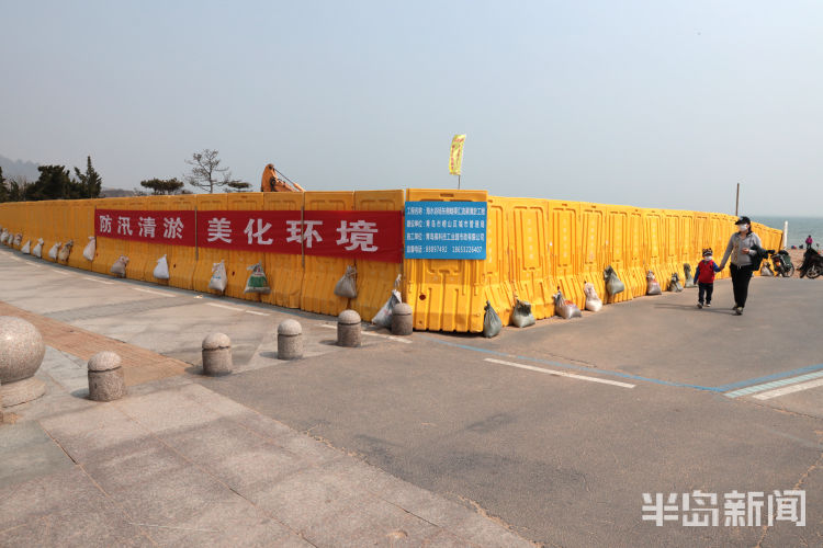 石老人：为确保汛期排水畅通 石老人海水浴场清淤施工