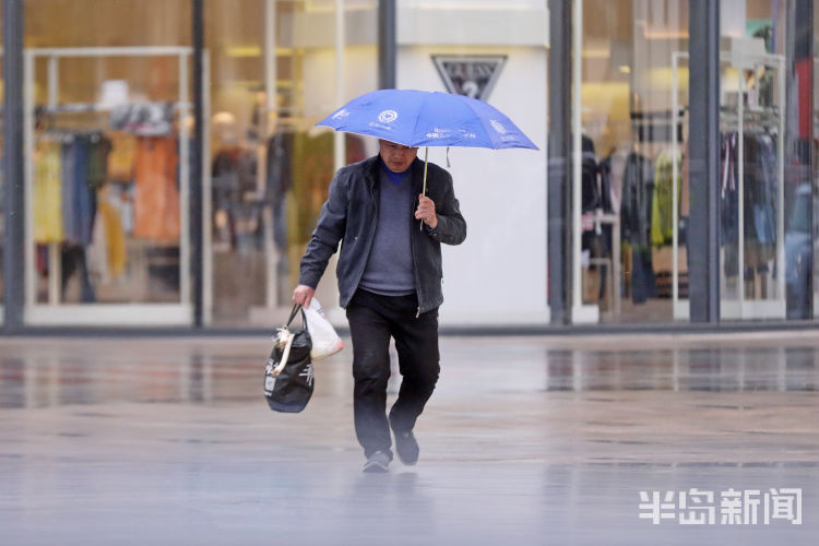 「突至」一场春雨突如其来 青岛市民措手不及