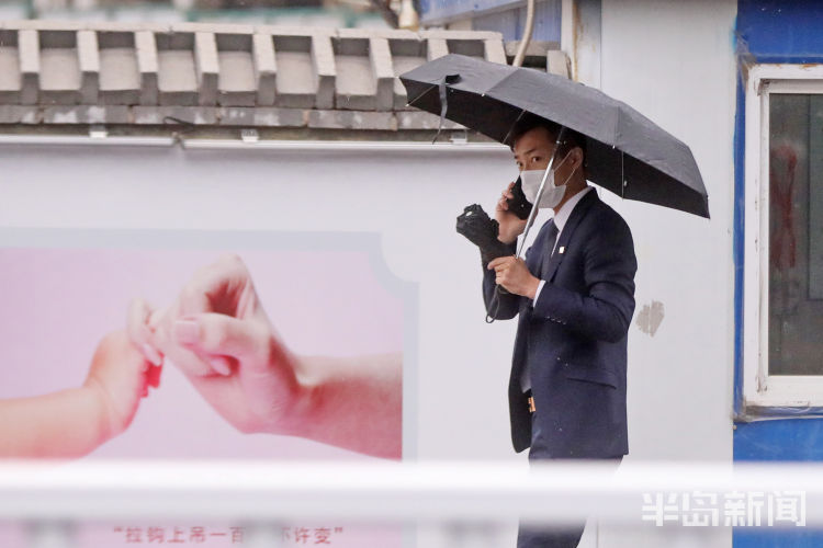 「突至」一场春雨突如其来 青岛市民措手不及