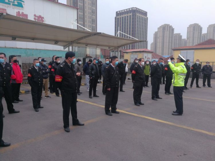 「巴士」青岛交警市北大队持续走进交运温馨巴士开展防御性安全驾驶培训