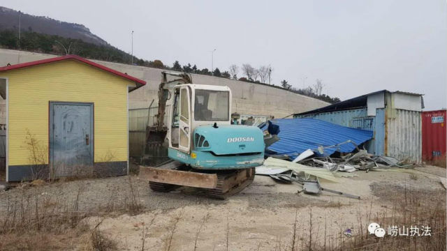 【11.4】崂山已拆除各类违建11.4万平方米 完成年度治违任务30%
