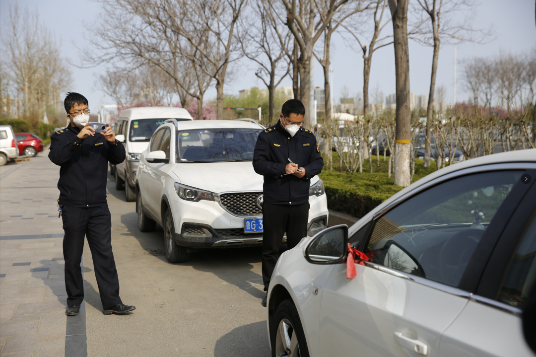 「违者罚款」潍坊高新区路牙石以上停车开始处罚 每次100元