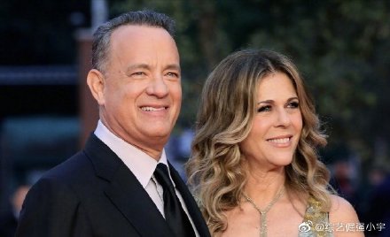 「后首」湯姆·漢克斯痊愈后首亮相節(jié)目 光頭造型搶眼