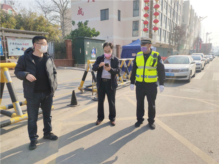 复课■建立警校联络机制 城阳交警助力中学生返校复课