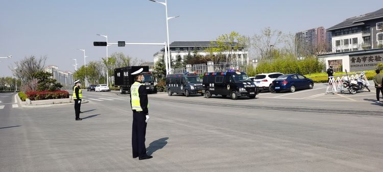 复课■建立警校联络机制 城阳交警助力中学生返校复课