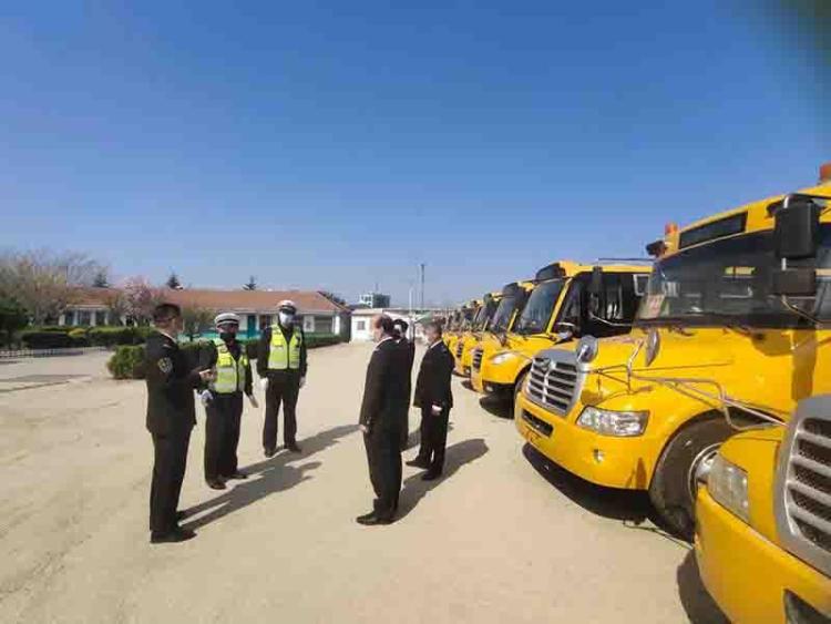 #复学#平度公安交警做好返校复学交通安全保卫 护航“上学路”