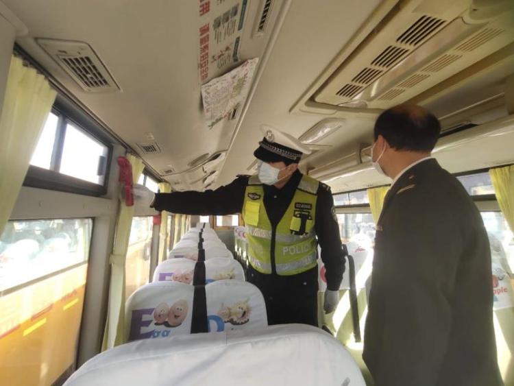 #复学#平度公安交警做好返校复学交通安全保卫 护航“上学路”