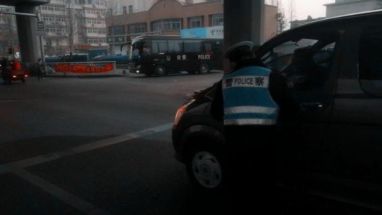 #交通秩序#崂山交警持续开展交通秩序专项整治 保障市民出行顺畅