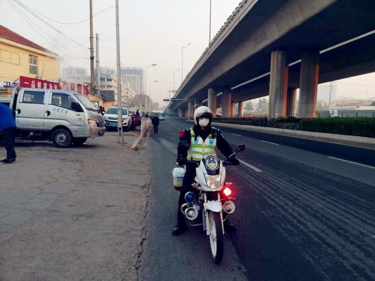 #交通秩序#崂山交警持续开展交通秩序专项整治 保障市民出行顺畅