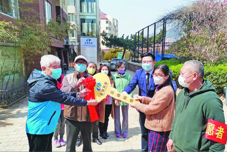 复工@青岛首个复工建设完毕的加装电梯项目交付使用