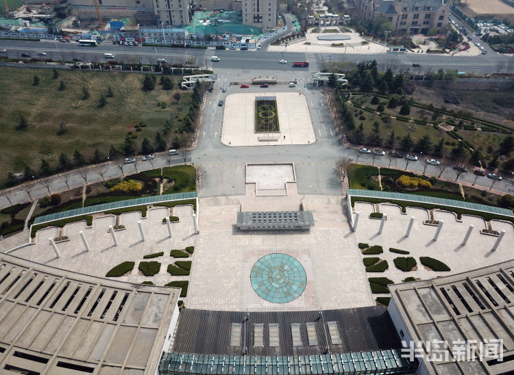 【朝思暮想】航拍中国海洋大学：校园内樱花等进入盛花期